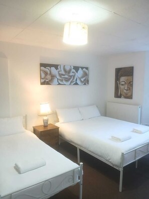 Deluxe Studio Suite, Garden View | Iron/ironing board, free WiFi