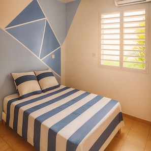 2 bedrooms, iron/ironing board, WiFi, bed sheets
