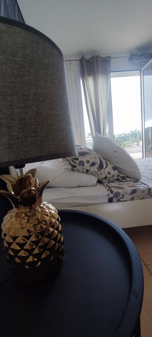 2 عدّة غرف نوم ومكواة/لوح كي وواي فاي وملاءات أسرّة