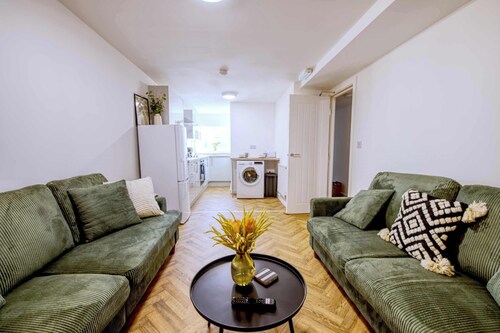 Contractor 5-Bed 3-Bath Central Redcar