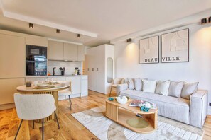 TV - Appartement de Charme au coeur de Deauville (Deauville)