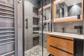 Een douche, een haardroger