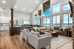 Smart-TV, peis, videospill og stereoanlegg