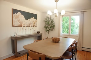 Dining - Luxury 4-bedroom house with AC/Heat in Buffalo (Buffalo)