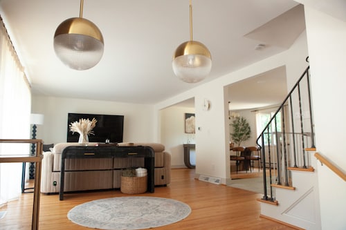 Luxury 4-bedroom house with AC/Heat in Buffalo