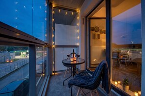 Studio, City View | Balcony - RentPlanet - Studio Hallera (Wrocław)