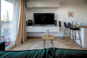 Studio, Balcony | Living area