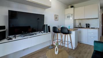 Studio, Balcony | Living area