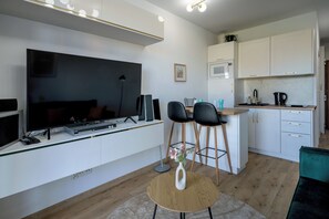 Studio, Balcony | Living area