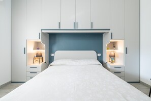 2 bedrooms, iron/ironing board, bed sheets - Holiday Home 'Sole E Mare Buggerru - Appartamento' with Sea View, Private Terrace and Air Conditioning (Buggerru)