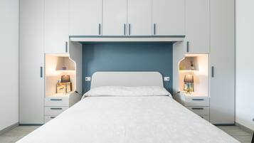 2 bedrooms, iron/ironing board, bed sheets