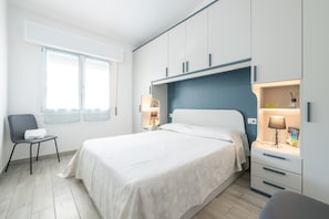 2 bedrooms, iron/ironing board, bed sheets