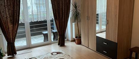 Comfort-studio, parveke, näköala pihalle | Ilmainen Wi-Fi