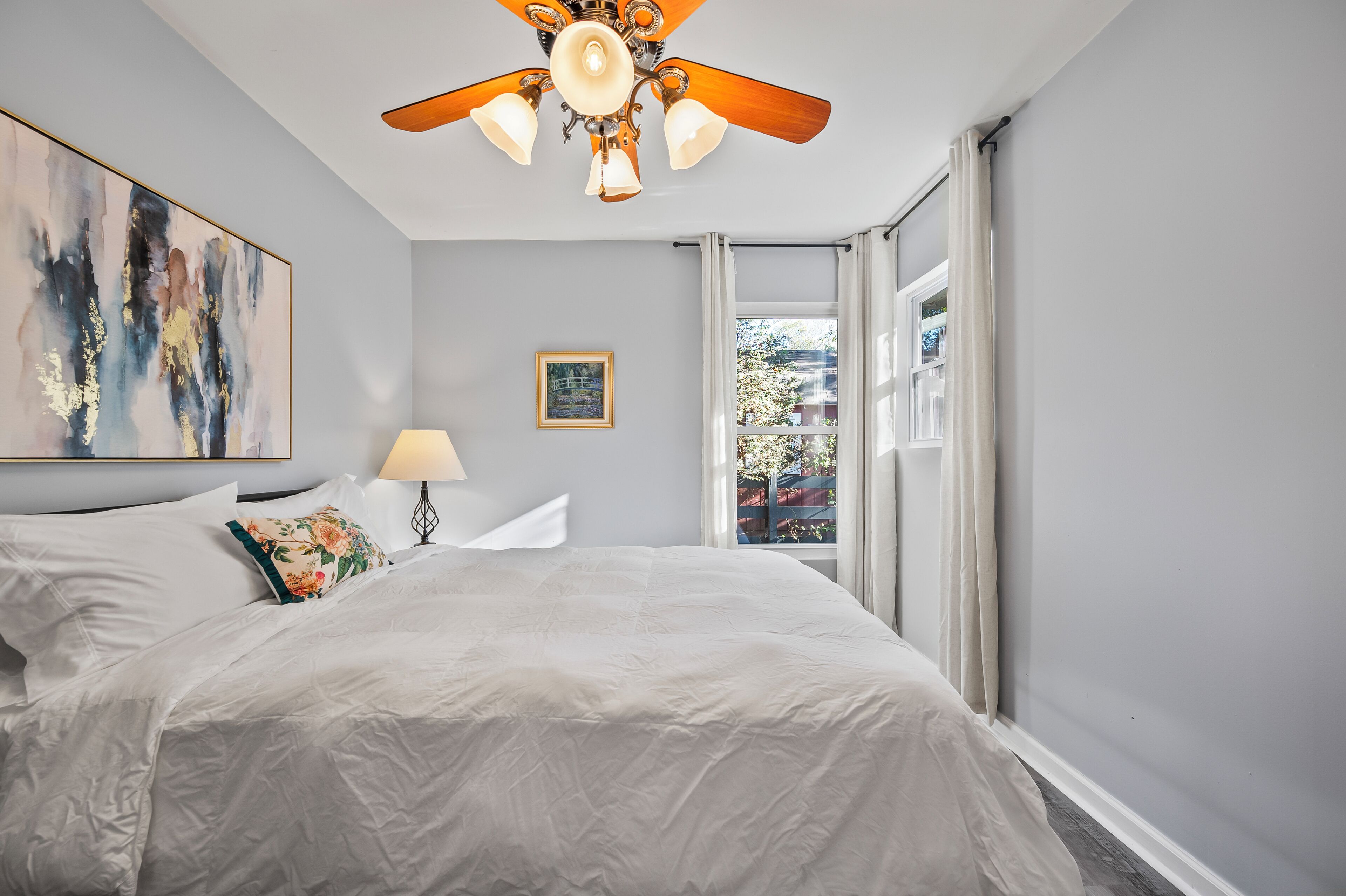 3 soverom, strykejern/-brett, wi-fi og sengetøy