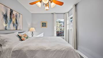 3 soverom, strykejern/-brett, wi-fi og sengetøy