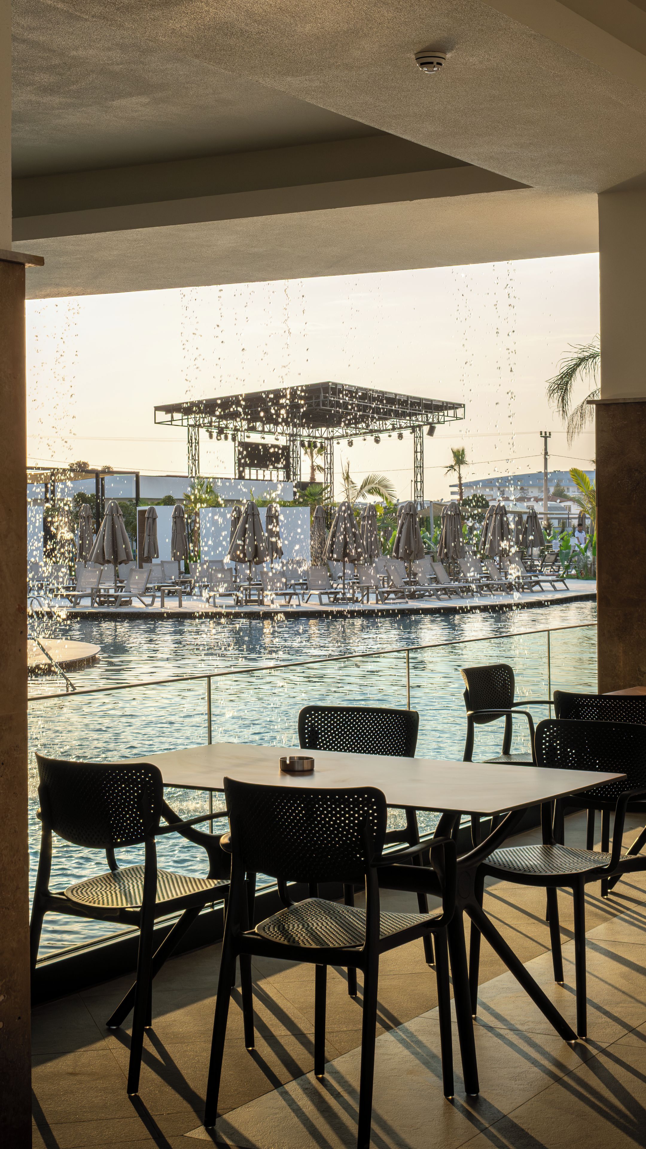 5 bars/lounges, 2 poolside bars, swim-up bar, beach bar