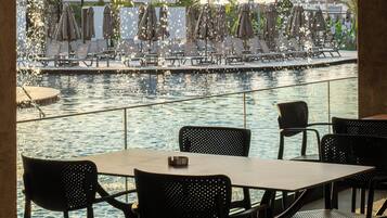 5 bars/lounges, 2 poolside bars, swim-up bar, beach bar