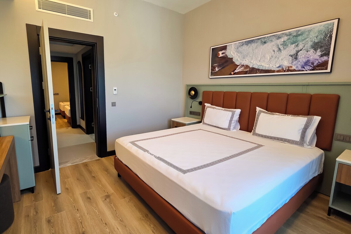 Family Oda, 2 Yatak Odası, Dağ Manzaralı | Ücretsiz minibar, odada kasa, dizüstü bilgisayar çalışma alanı 
