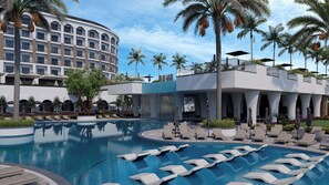 Innendørsbasseng og sesongbasert utendørsbasseng