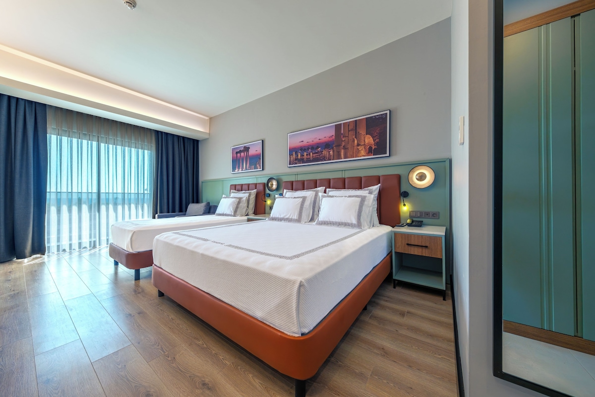 Ücretsiz minibar, odada kasa, dizüstü bilgisayar çalışma alanı 