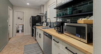 Gothic Garden Bright, Cozy Escape with Modern Touches in Historic Bryan