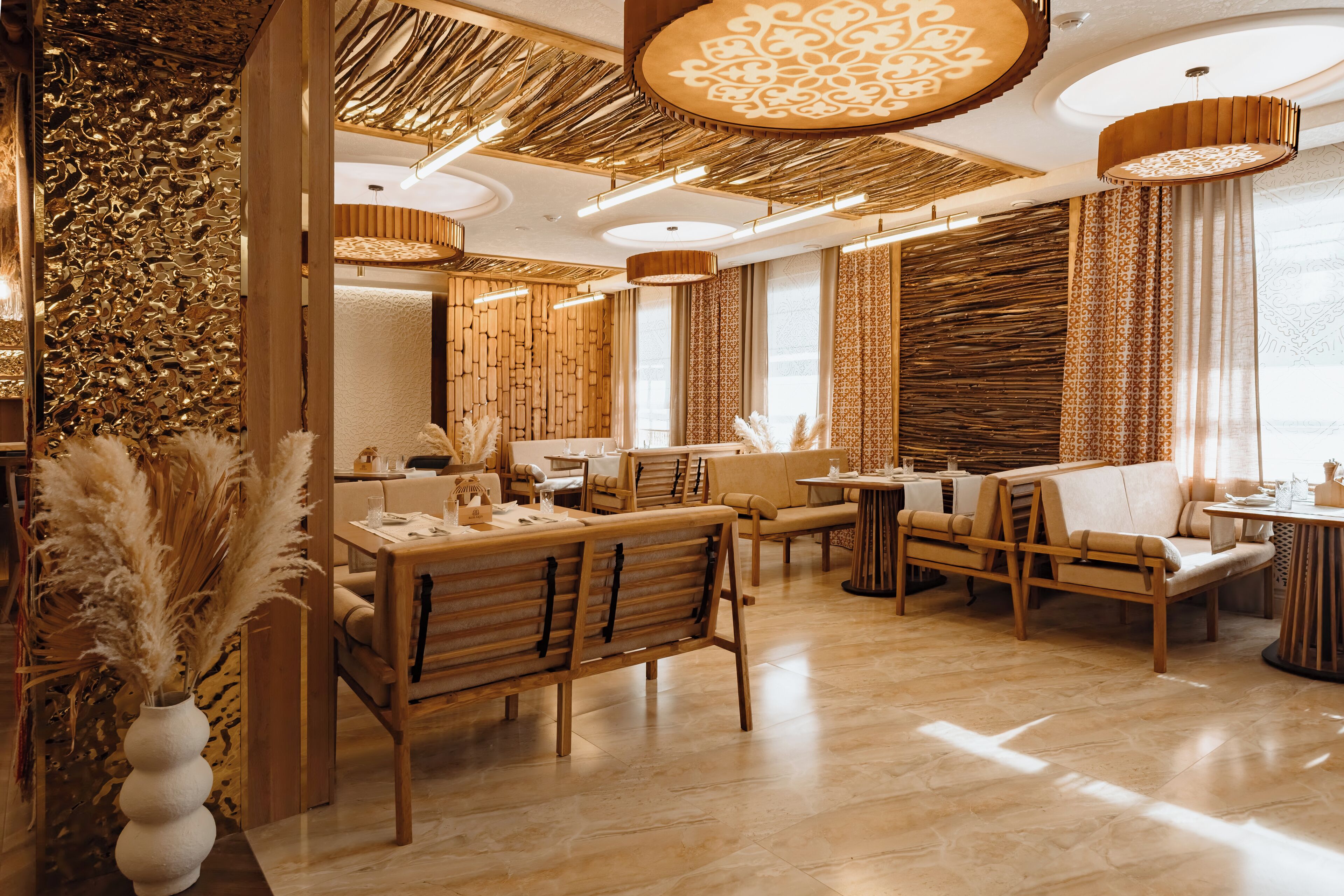 Frühstück, Mittagessen, Abendessen, lokale und internationale Küche 