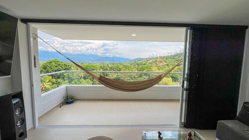 Cozy apartment, nice view, air conditioning, three blocks from the park.