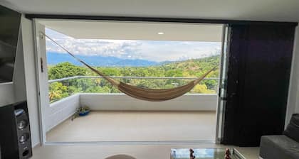 Cozy apartment, nice view, air conditioning, three blocks from the park.