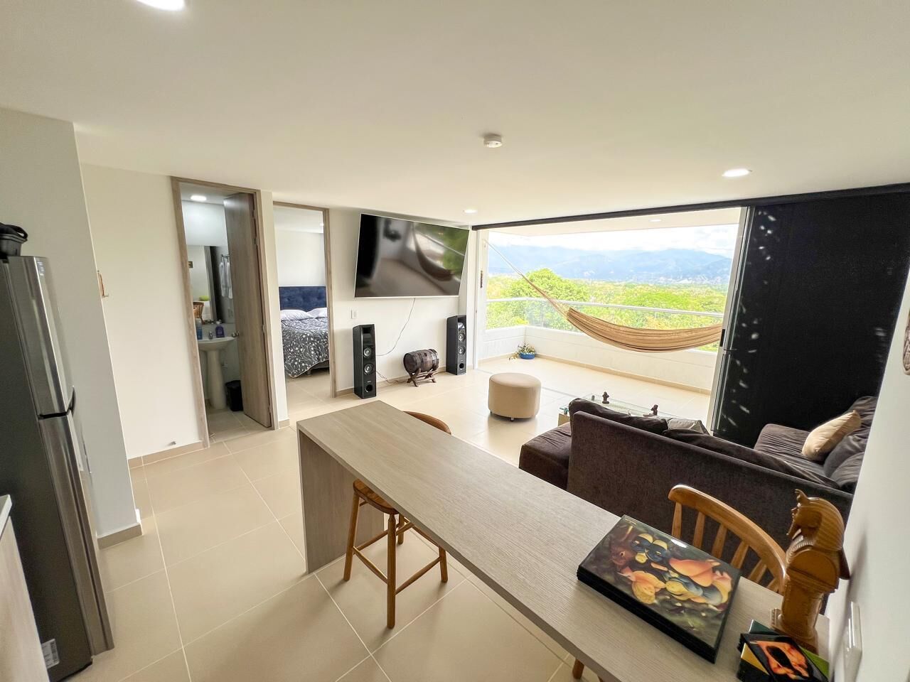 2 habitaciones, tabla de planchar con plancha, internet y ropa de cama 