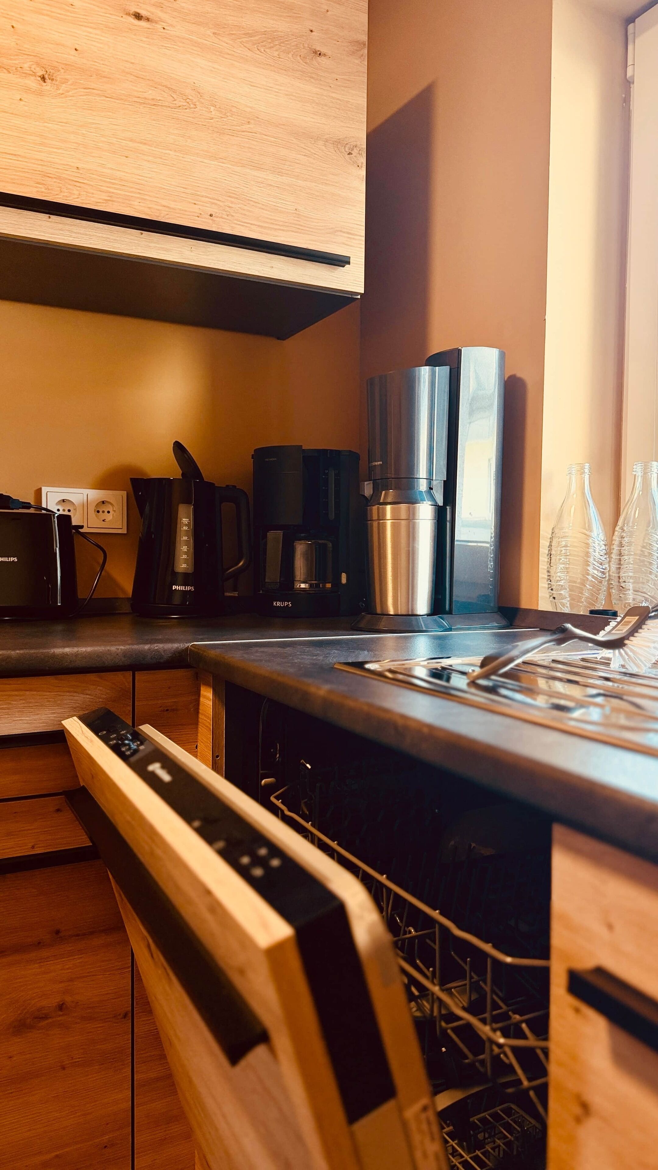 Fridge, stovetop