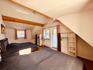 2 habitaciones, tabla de planchar con plancha, wifi y ropa de cama 