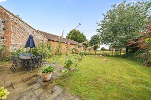 Outdoor dining - Orchard House Docking - sleeps 6 guests  in 3 bedrooms (Docking)