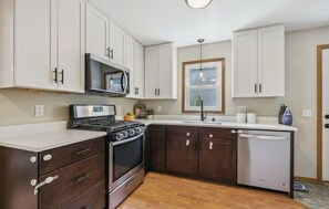 Private kitchen - Fully Fenced Home in Saint Louis Park, Family Friendly and Pet Friendly! (Minneapolis)