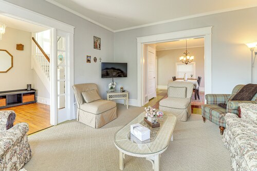 1 Mi to Dtwn & Franciscan University: Home w/ Yard