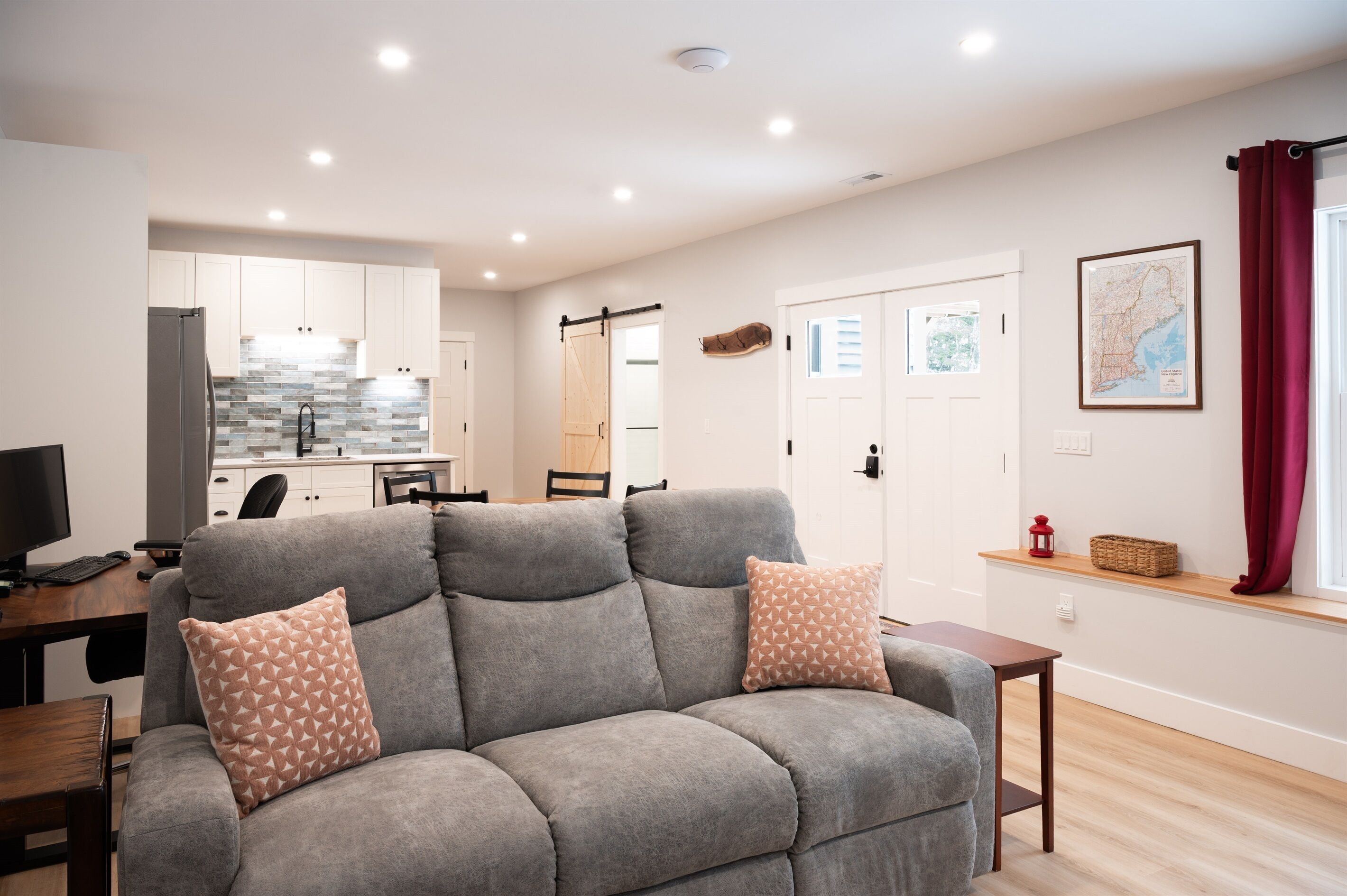 Smart TV, computer monitors