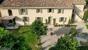Unclassified image, 3 of 82, button - Le Mas des Poules chambres  (Saint-Roman-de-Malegarde)