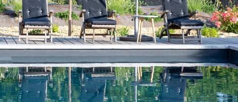 Piscine extérieure en saison