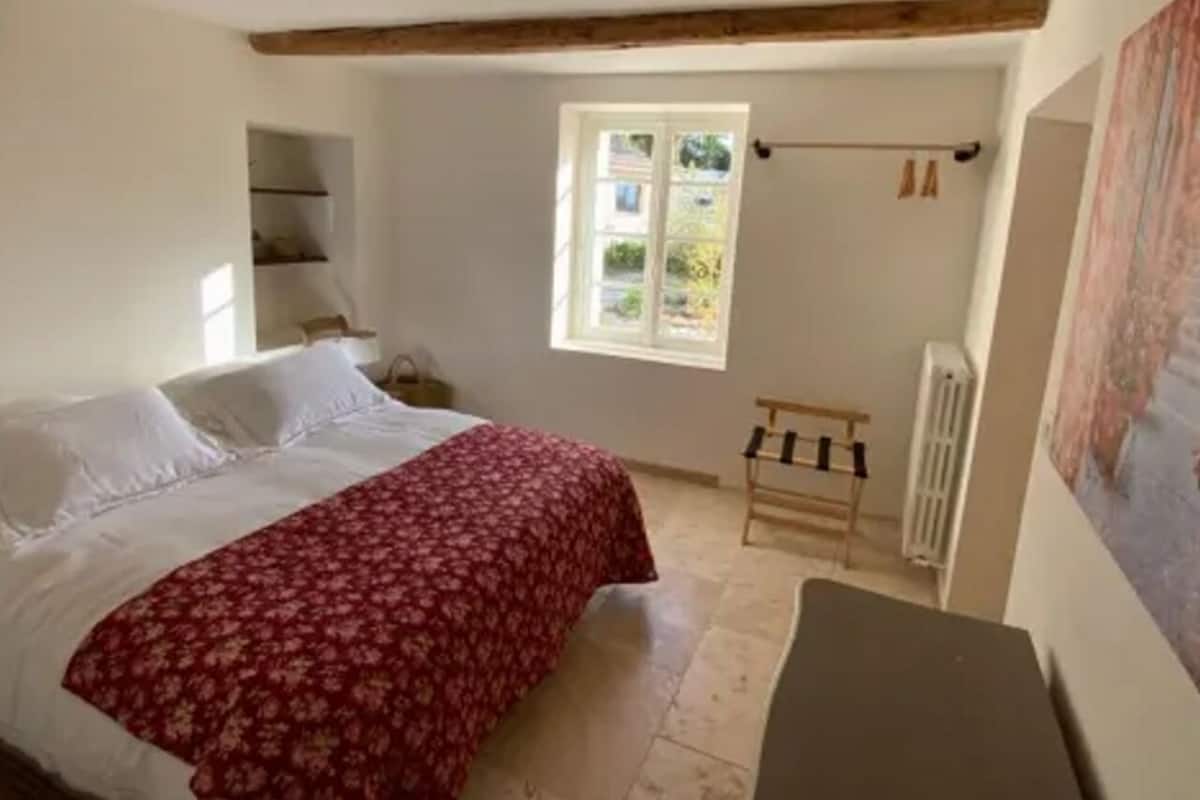 Classic Double Room, Garden View | Soundproofing, free WiFi