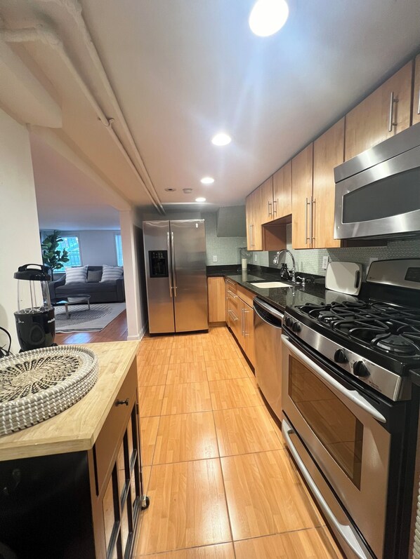 ميكروويف، فرن، موقد طهي مسطح، غسالة أطباق