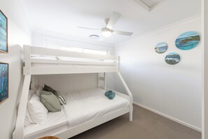 3 bedrooms, iron/ironing board, free WiFi, bed sheets