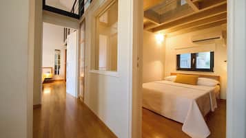 4 bedrooms, in-room safe, desk, iron/ironing board