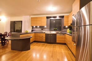 Frigorífic, microones, forn i placa de cuina 