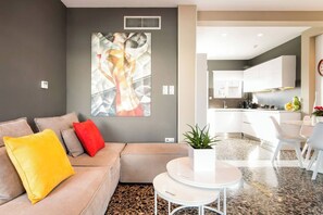 Téléviseur connecté, chaîne audio, bureau