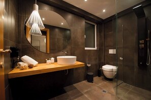 Douche, baignoire à jets, articles de toilette écologiques