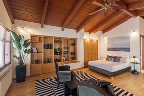 3 habitaciones, caja de seguridad en la habitación y escritorio 