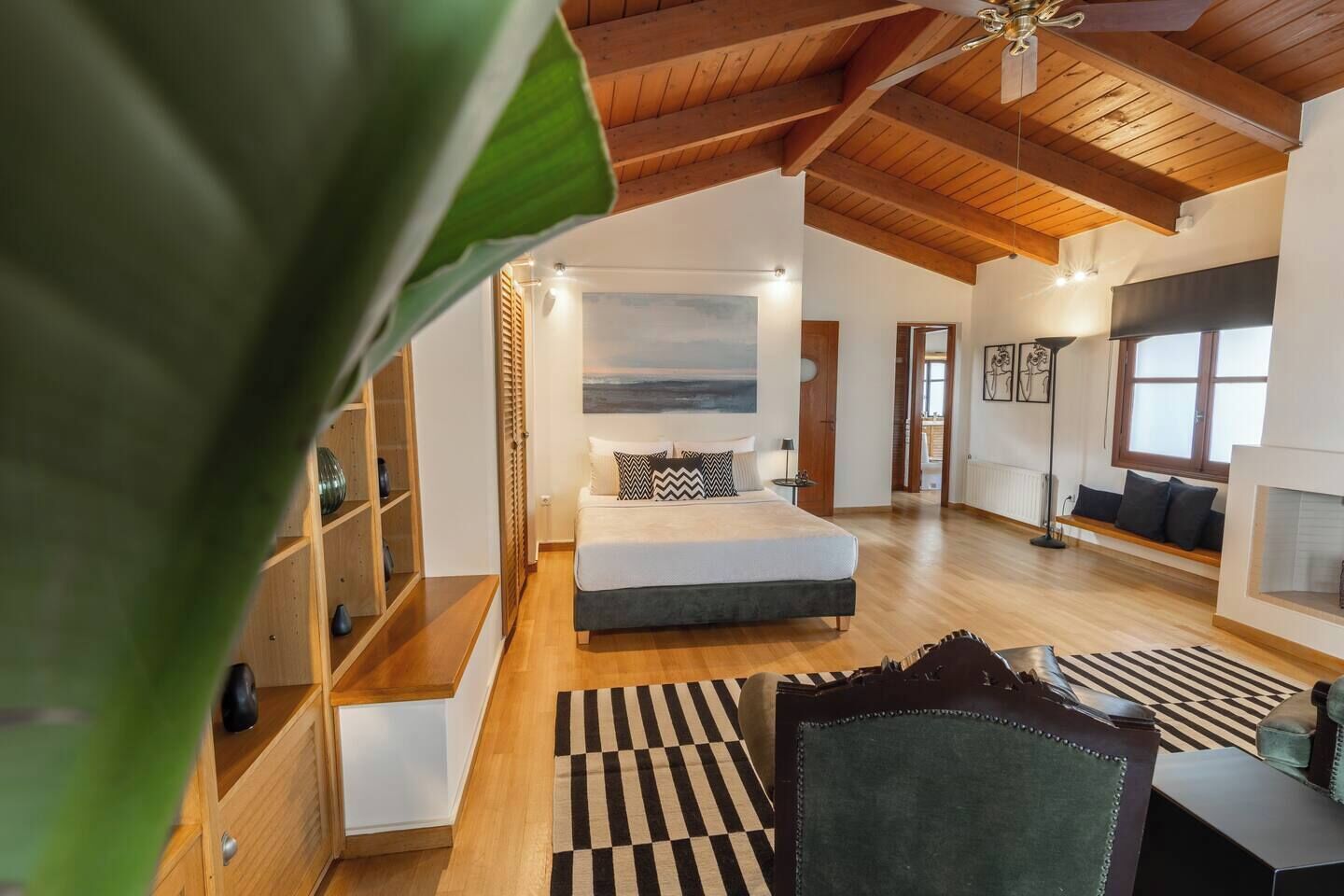 3 bedrooms, in-room safe, desk, iron/ironing board