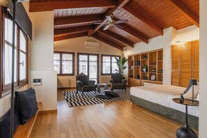 3 bedrooms, in-room safe, desk, iron/ironing board - Ma Maison N°8 Downtown Villa/Indoor Heated Pool (Athens)