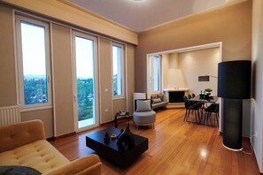 Smart TV, fireplace, offices