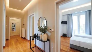 4 bedrooms, in-room safe, desk, iron/ironing board