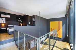 1 Schlafzimmer, Zimmersafe, Schreibtisch, Bügeleisen/Bügelbrett